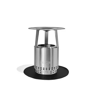 herQs Cozy Heater laužavietės priedas su šlifuoto plieno korpusu, apvalia viršutine dalimi ir juodu pagrindu