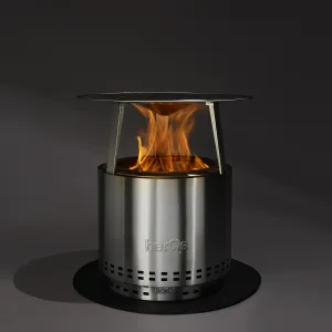 herQs Blaze Heater su nerūdijančiojo plieno korpusu ir matoma liepsna, nukreipiantis šilumą žemyn