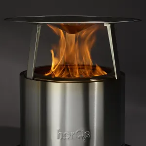 herQs Blaze Heater laužavietės priedas su liepsnomis viduje, šlifuoto metalo korpusu ir plačiu viršutiniu skydeliu