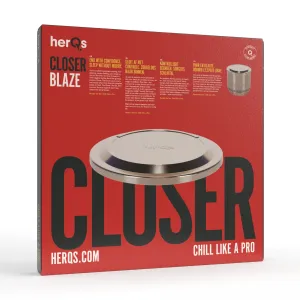 herQs Blaze Closer firepit dangčio pakuotės dėžutė su gaminio nuotrauka ir paryškintu CLOSER BLAZE prekės ženklu