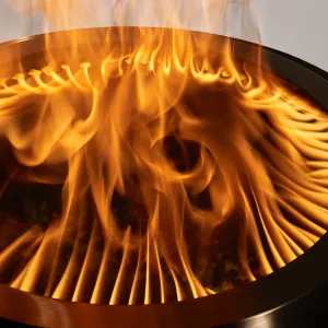 herQs Smokeless FirePit Chief eldstad med klara lågor inuti en cirkulär insida i rostfritt stål