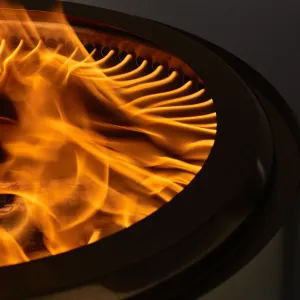 herQs Cozy rauchfreie Feuerstelle mit Flammen und inneren Belüftungsöffnungen in einer runden Schüssel aus Edelstahl