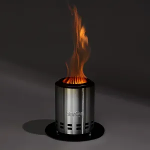 herQs Mighty kompakt rökfri firepit med låga, borstad silverfinish och svart bas för användning på uteplats